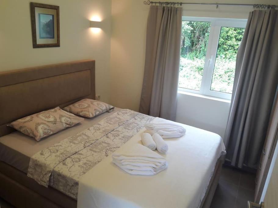 2Br Apartment With Pool Kotor Exteriör bild