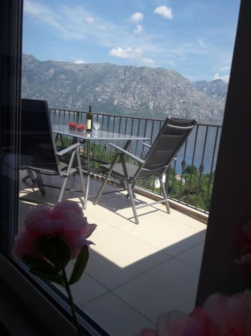 2Br Apartment With Pool Kotor Exteriör bild