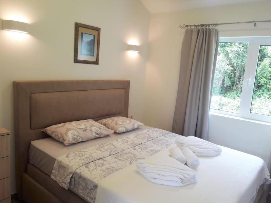 2Br Apartment With Pool Kotor Exteriör bild